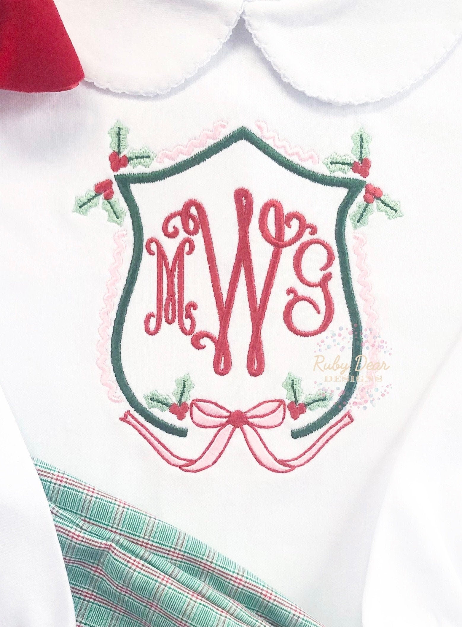 Holly Crest Machine Embroidery Design