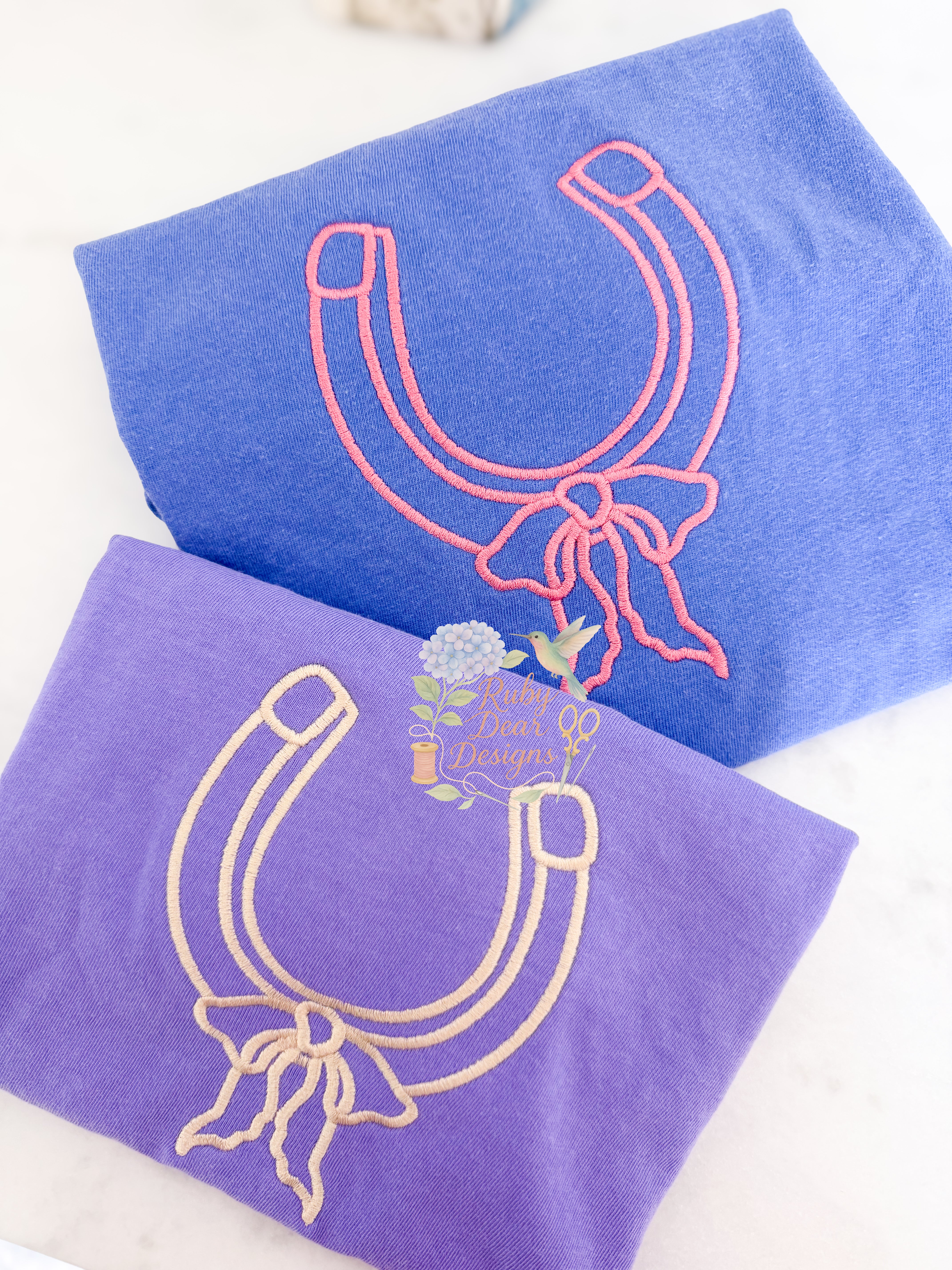 Horseshoe Bow Satin Outline